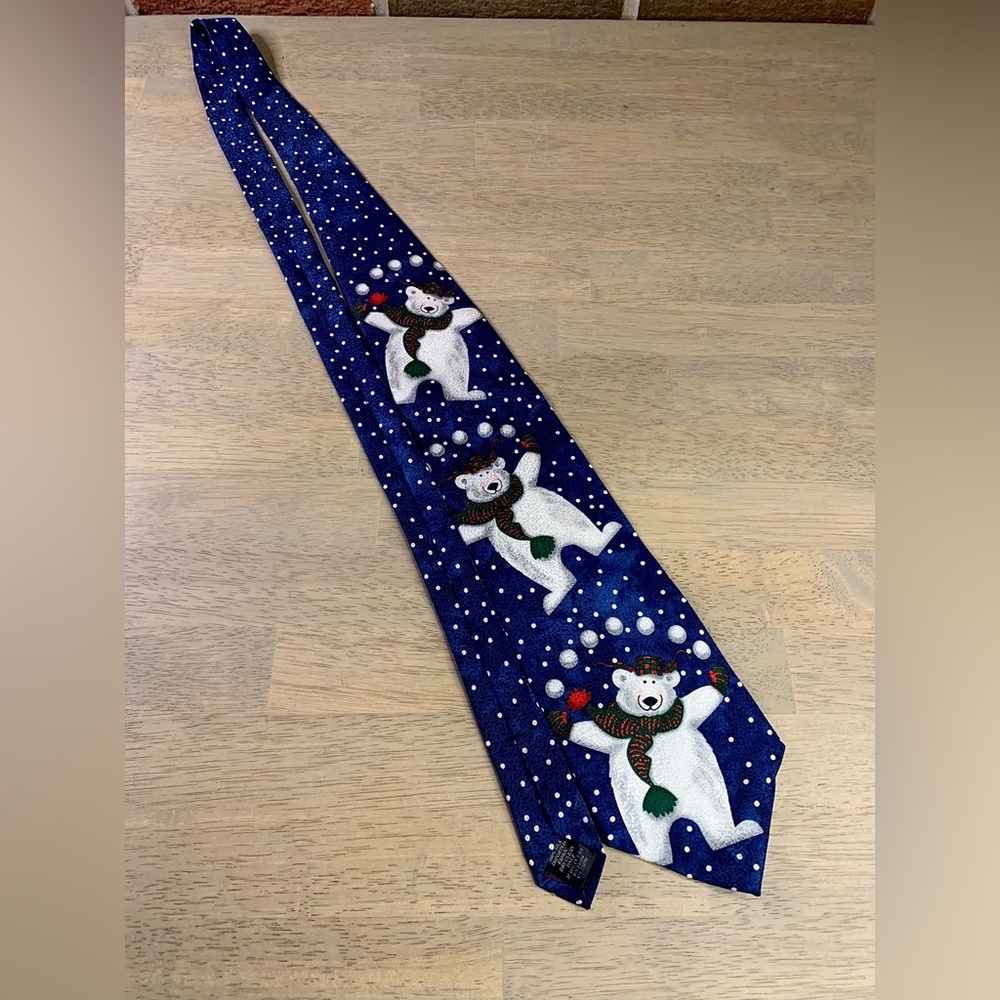 RM Holidays Tie "Big Polar Bear"‎ Design Silk Blue White Green Red - Picture 3 of 5